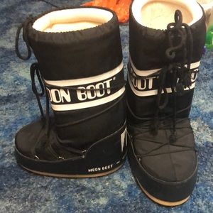 Moon boots